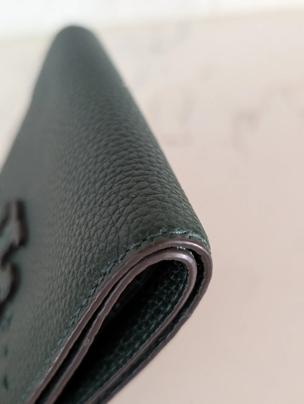 Tory Burch Pebbled Leather Card Zip Wallet - EUC - Green 4x3.75 Inches - Picture 4 of 16